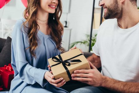 Как научить мужа дарить подарки